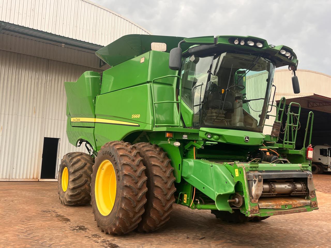 John Deere S660